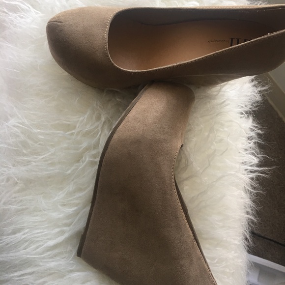 Wedge Tan booties - Picture 2 of 5
